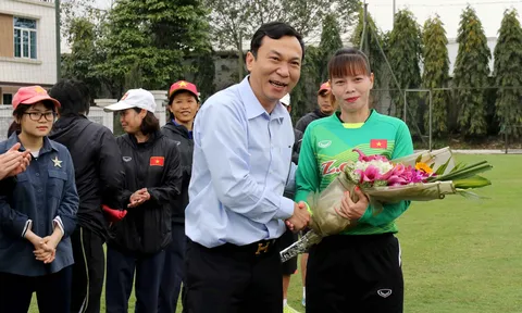 Lãnh đạo VFF tri ân nữ ĐTQG Việt Nam nhân ngày 8/3