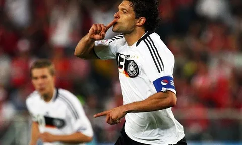 Ballack và những cú "đóng gạch" khiến đối thủ khiếp sợ