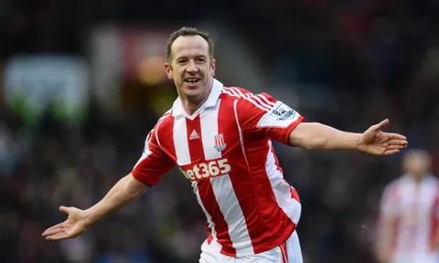 Bàn thắng cực đẹp của Charlie Adam từ sân nhà vào lưới Chelsea