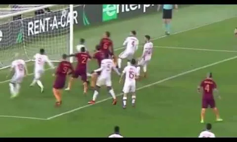 Bàn thắng đầy may mắn của Kevin Strootman vào lưới Lyon