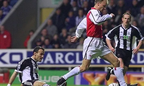 Bàn thắng kinh điển: Dennis Bergkamp vs Newcastle
