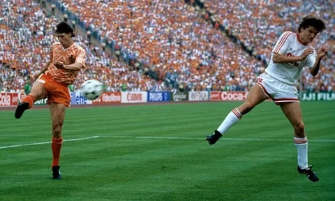 Bàn thắng kinh điển: Marco van Basten vs Nga
