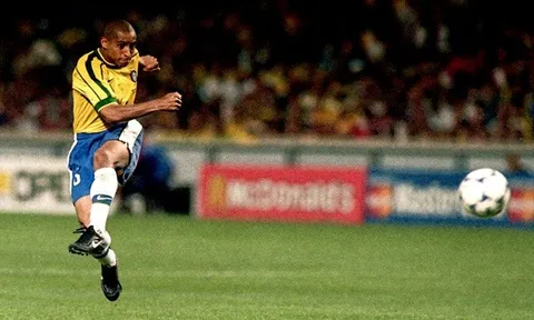 Bàn thắng kinh điển: Roberto Carlos vs Pháp