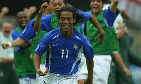 Bàn thắng kinh điển: Ronaldinho vs Anh (World Cup 2002)