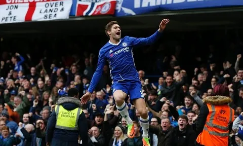 Bàn thắng mở tỷ số của Marcos Alonso cho Chelsea (Chelsea vs Arsenal)