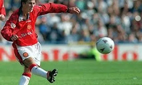 Bàn thắng từ giữa sân kinh điển của Beckham