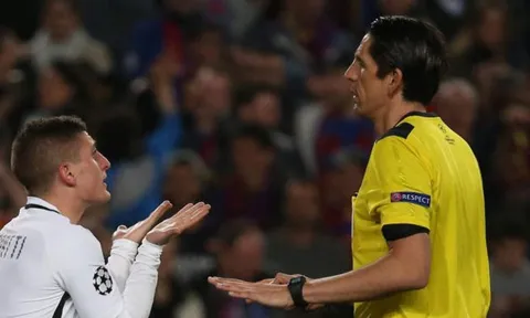 Báo chí Pháp TIẾT LỘ sốc về trọng tài trận Barca-PSG