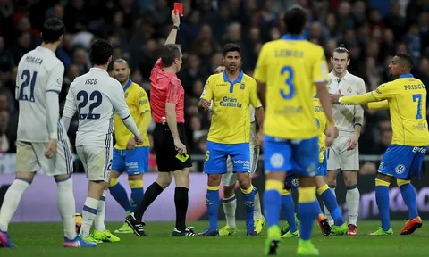 "Báo hại" đồng đội, Gareth Bale phản ứng ra sao?