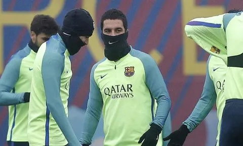Barca tính bán một loạt sao để giữ chân Messi và Iniesta