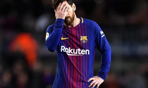 Barca sút trúng khung gỗ bằng nửa số bàn ghi được