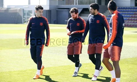 Barcelona tập nhẹ, chờ tái đấu Chelsea
