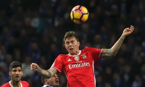 BẤT NGỜ: Sao Man Utd đòi đá cặp cùng Lindelof