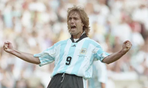 Batistuta - Ông hoàng của những tình huống dứt điểm một chạm