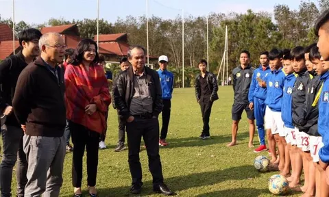 Bầu Đức: Hơn 10 năm qua tôi phải đội... mũ cối