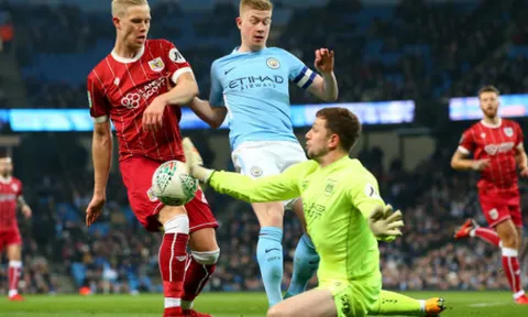 Bay như chim, thủ môn Bristol City khiến đội chủ nhà ngao ngán