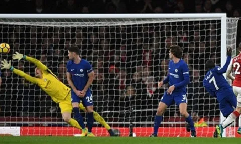 Bellerin lập siêu phẩm phút bù giờ, Arsenal thoát thua ở derby London