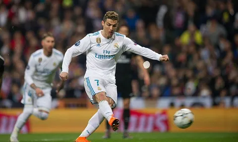 Bí ẩn trái bóng tự xê dịch trước khi Ronaldo sút phạt đền
