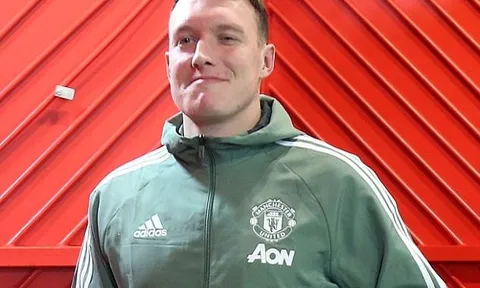 Bị bỏ xa 12 điểm, sao Man Utd vẫn nói cứng