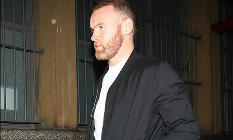 Bị Mourinho bỏ rơi, Rooney lặng lẽ dẫn vợ đi giải sầu