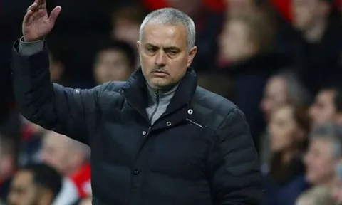 Bị phóng viên mỉa mai, Mourinho nổi giận bỏ cả họp báo