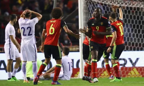 Bỉ suýt chết, Lukaku phá vòng vây giải cứu