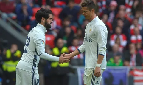 Bị thay ra, Ronaldo lại chửi bới