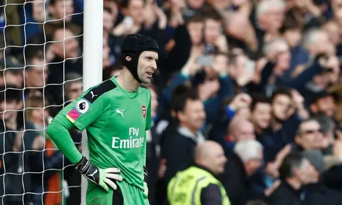 "Biếu" Chelsea bàn thứ 3, Cech nói gì?