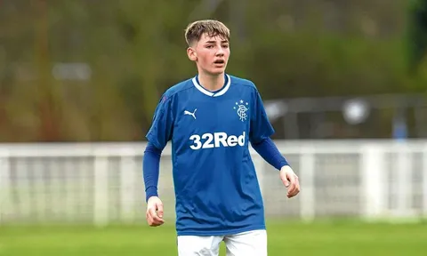 Billy Gilmour - Thần đồng 15 tuổi sắp cập bến Chelsea