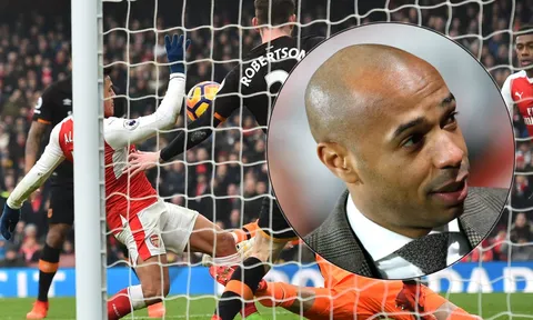 Bình vụ 'bàn tay bẩn', Thierry Henry bị ném đá trên mạng