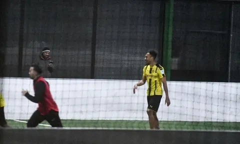 Bỏ mặc đồng đội: Aubameyang đi đá phủi, thách thức Dortmund