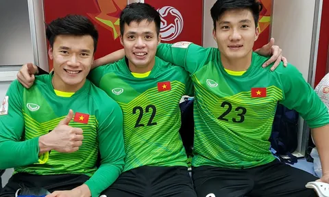 Thầy Park khuyên nhủ, bố mẹ Tiến Dũng huỷ đi Trung Quốc