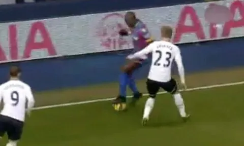 "Bolasie-flick" - Kỹ năng cực khó trong làng bóng đá