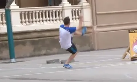 Bóng rơi từ độ cao 18m, Messi vẫn không chế nhẹ như không