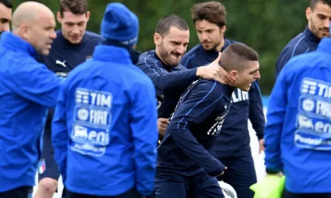 Bonucci đè đầu, bóp cổ đồng đội trên sân tập của tuyển Italia