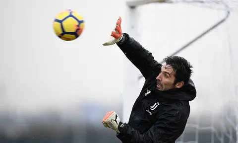 Buffon bay lượn giữa trời tuyết, quyết làm nản lòng Fiorentina