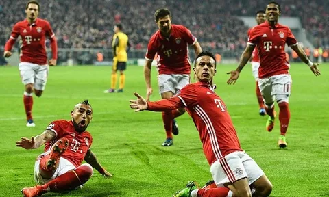 Bùng nổ trong 10 phút, Bayern tiễn Pháo thủ ra về với trận thua sấp mặt