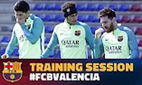 Buổi tập chuẩn bị cho trận đấu với Valencia của Barcelona