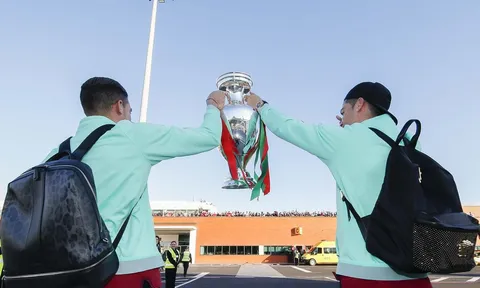 Ronaldo về quê hương "vinh quy bái tổ"