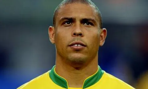 Các danh thủ Brazil làm xiếc với trái bóng