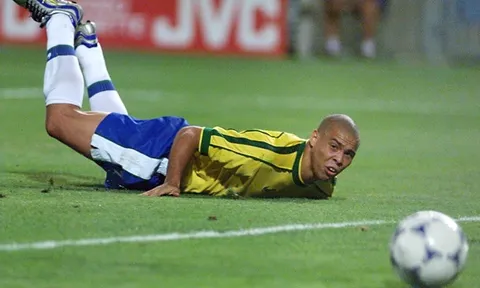 Cafu tiết lộ lý do Ronaldo mờ nhạt ở chung kết World Cup 98