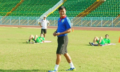 Căng cho HLV Hồng Vinh