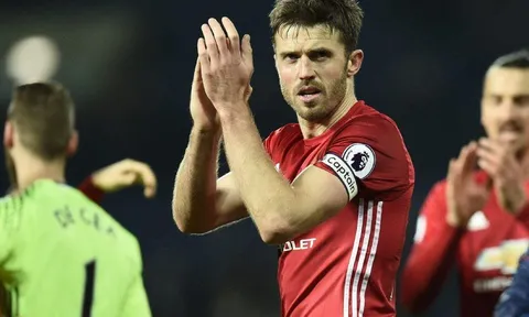Carrick bị ép giảm lương nếu muốn trụ lại Man Utd