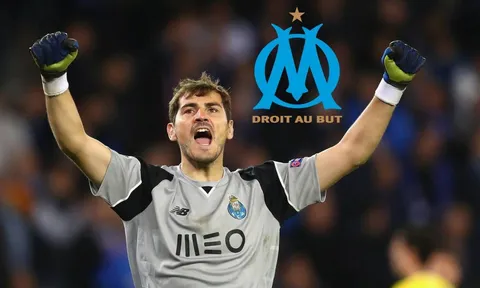 Casillas được 'người cũ Barca' mời chào