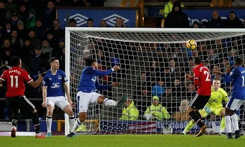 Cất trung phong cắm, Mourinho sẽ thay áo cho Man Utd