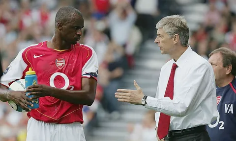 Cầu thủ Arsenal có lỗi, không phải Wenger