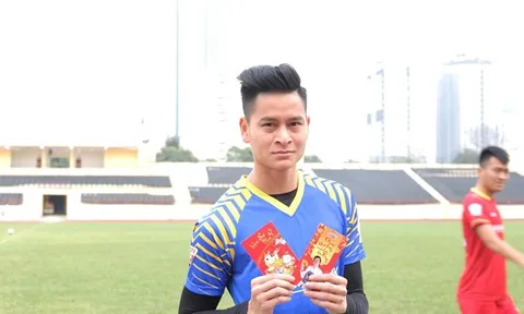 Cầu thủ V-League nô nức hội quân, nhận lì xì ngày “xông đất”