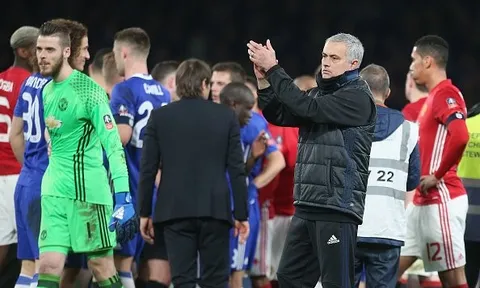 CĐV Chelsea chửi SỐC, Mourinho đáp trả