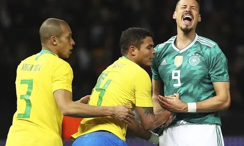 CĐV Đức "khóc thét" với pha bỏ lỡ không tưởng của Sandro Wagner