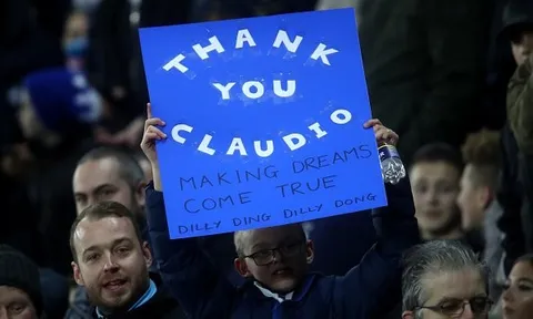 CĐV Leicester City tri ân Ranieri