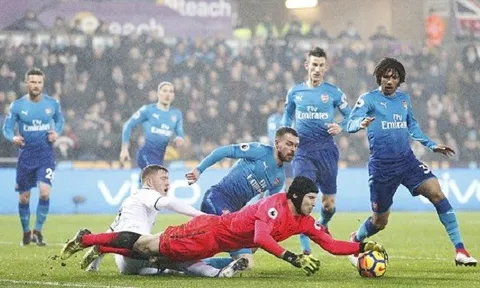Cech mắc sai lầm nghiêm trọng, Arsenal thua thảm trước đội bét bảng